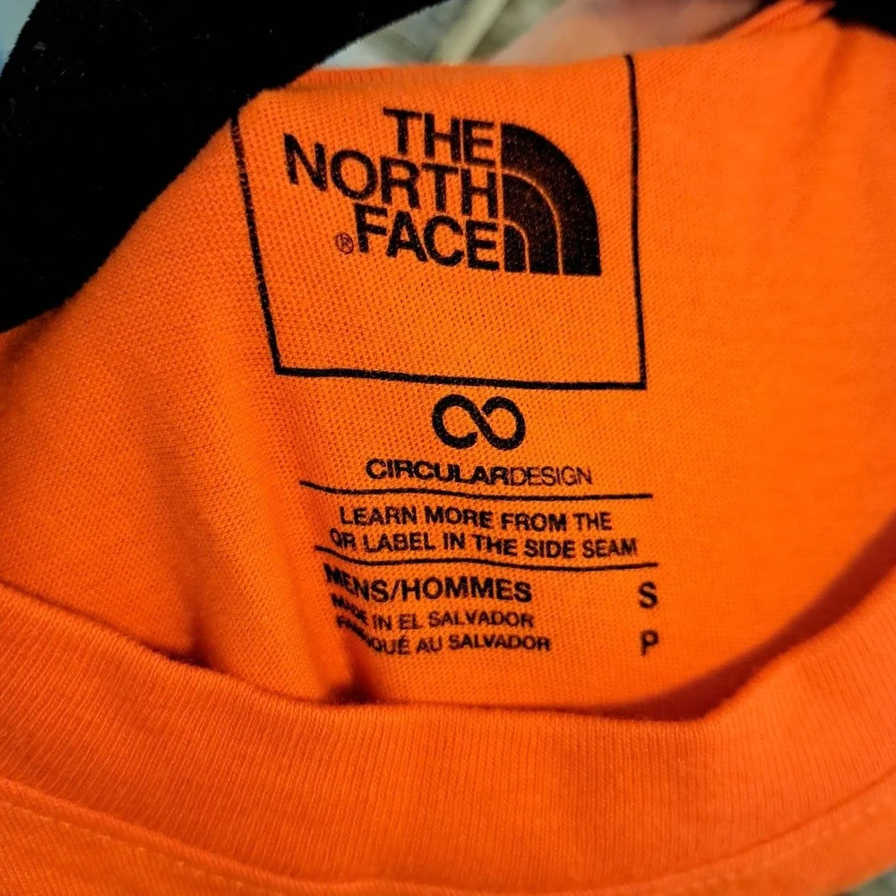 The North Face Mens Circular Design Logo T-Shirt Orange Small Short Sleeve Tee